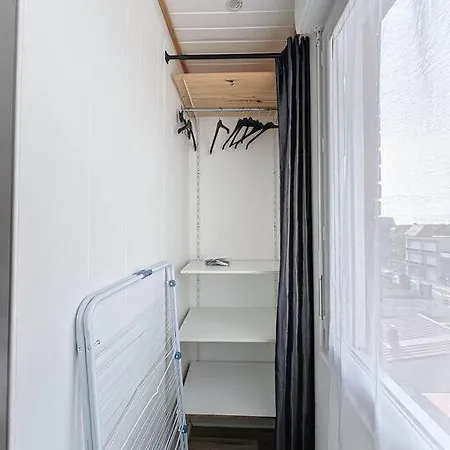 3e Etage: Proche & Commerces